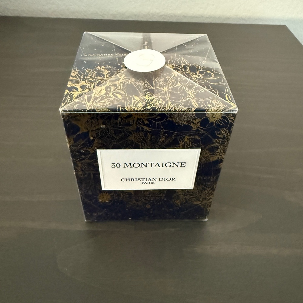 Dior 30 Montaigne Scented Candle in Black and Gold